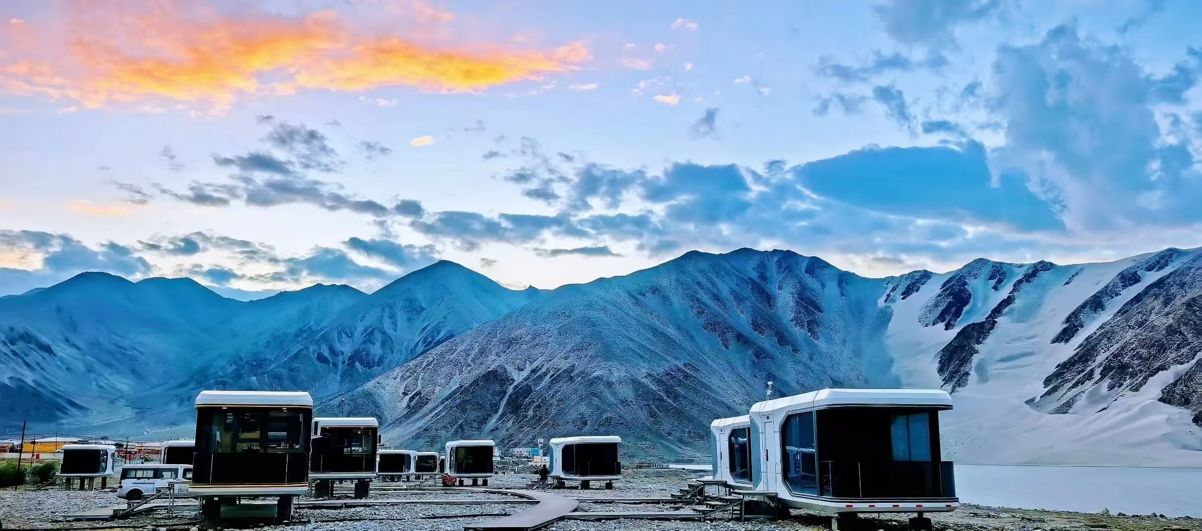 Space Capsules Successfully Deployed at Lakeside Mountain Resort